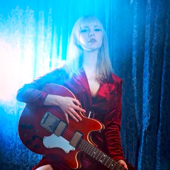 RED STRETCH VELVET, Size 4, Delphine brand VINTAGE, as new, ‘Streamline Blazer’ - Picture 2 of 4